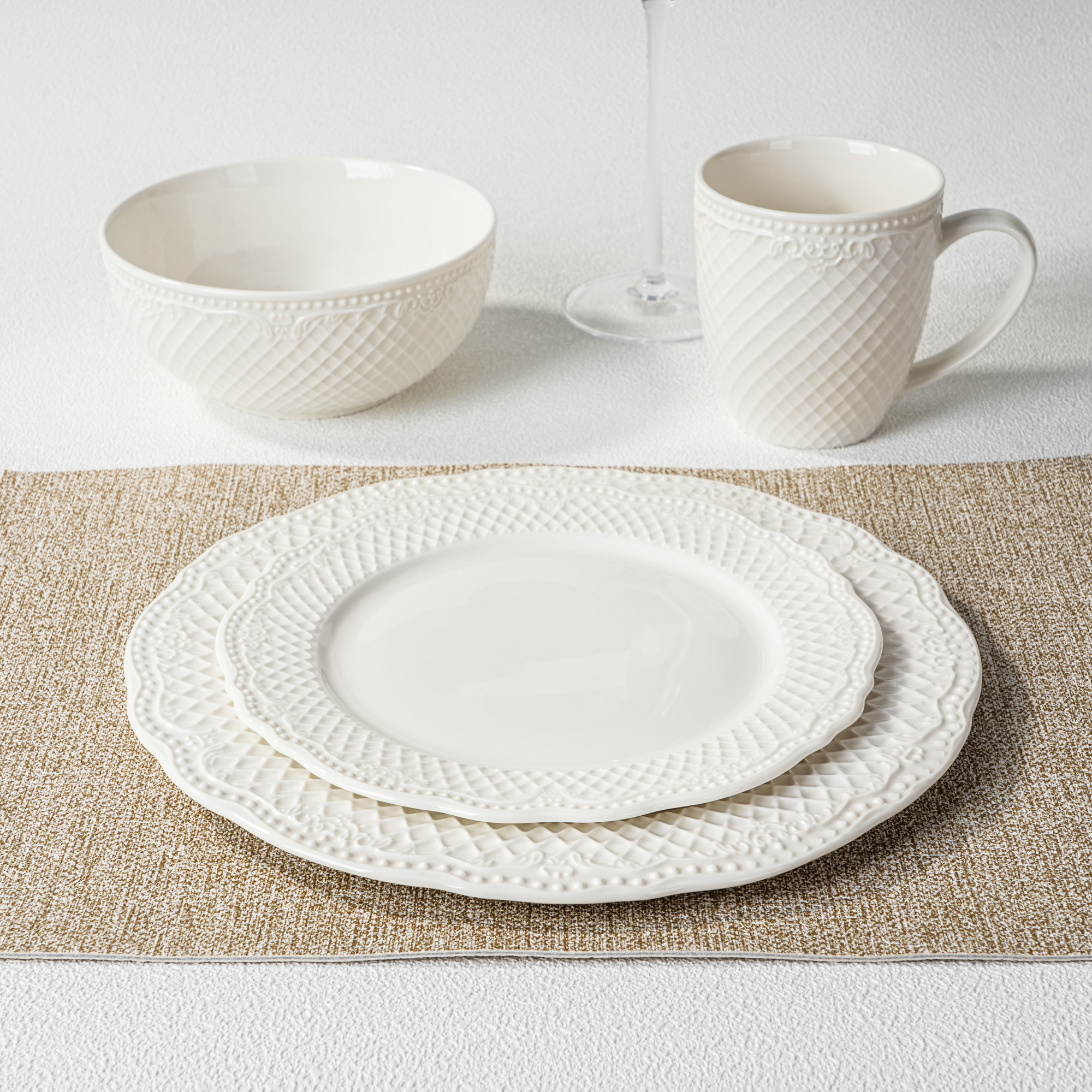 Crockery China White Porcelain Embossed Plates Wedding Tableware Ceramic Dinner Set Kitchenware